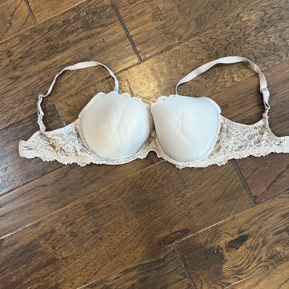 Victoria Secrets Lace Dream Angels Bra